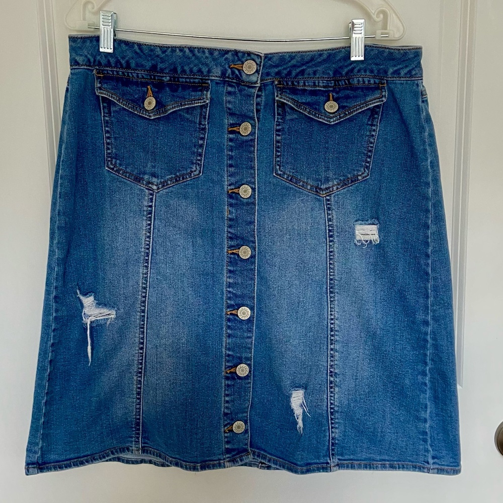 Cato Knee length Distressed denim skirt with buttons
